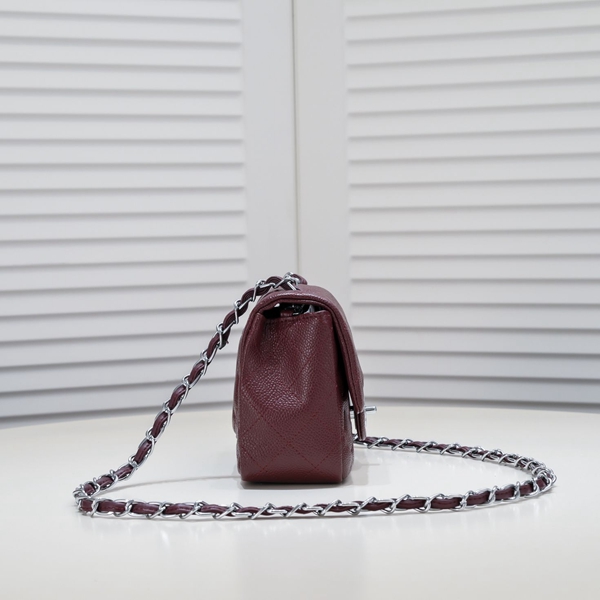 シャネルバッグ背面デザイン